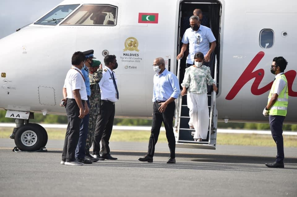 (File photo )The first couple arrive in Kulhudhuffushi City; the first stop in the three-day tour
