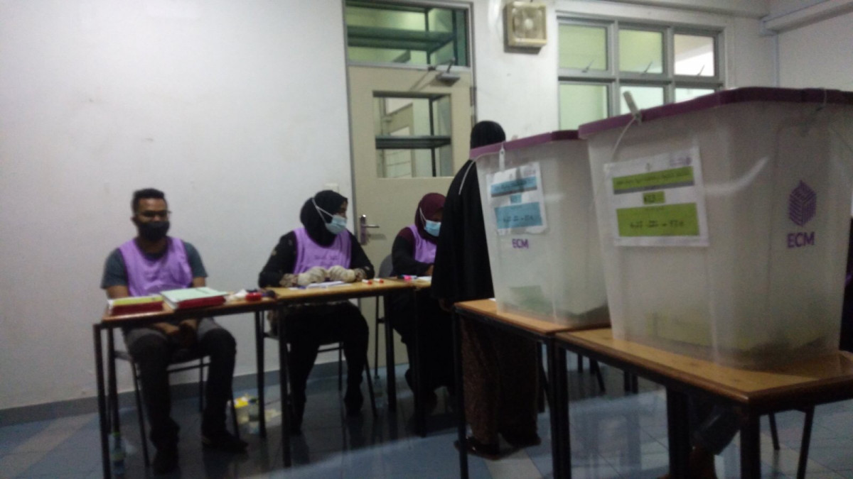 ލޯކަލް ކައުންސިލް އަދި އިންތިހާބުގެ ވޯޓު ލުން