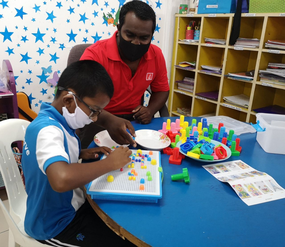 ބީއެމްއެލްއިން ސެން ކްލާހަށް ބޭނުންވާ ތަކެތި ހަދިޔާކުރުން