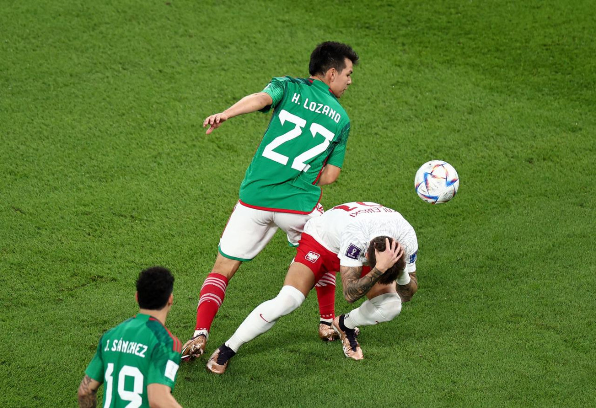 ޕޮލޭންޑު އަދި މެކްސިކޯ ބައްދަލުކުރި މެޗުގެ ތެރެއިން: ފޮޓޯ - ރޮއިޓާސް  