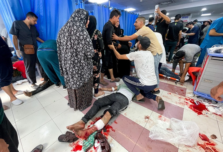 އިސްރާއީލުން ދިން ހަމަލާއެއްގައި ޒަހަމްވި ފަލަސްތީނުގެ ރައްޔިތުން ޝިފާ ހޮސްޕިޓަލުގައި - ފޮޓޯ: ރޮއިޓާސް