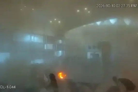 ސައުދީ އަރަބިއްޔާގެ ވެރިރަށް ރިޔާޟުގައި ހުންނަ ކިންގް ޚާލިފް އިންޓަނޭޝަނަލް އެއާޕޯޓަށް ހަމަލާ ދިން ވަގުތުގެ ސީސީޓީވީ ފުޓޭޖް