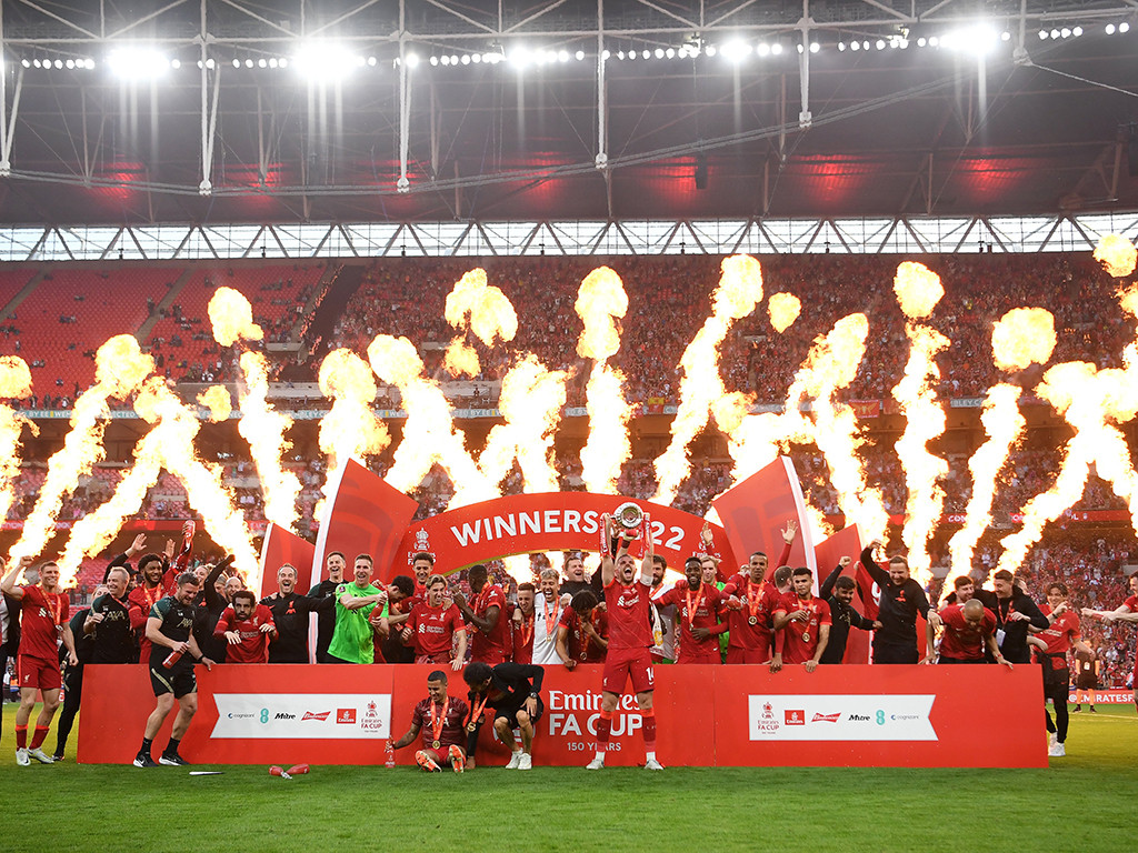 އެފްއޭކަޕް ތަށްޓާއެކު ލިވަޕޫލް ކުޅުންތެރިން އުފާފާޅުކުރަނީ: ފޮޓޯ-ލިވަޕޫލް