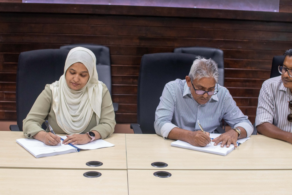 ފައިނޭންސިންގ އެއްބަސްވުމުގައި ސޮއިކުރަނީ