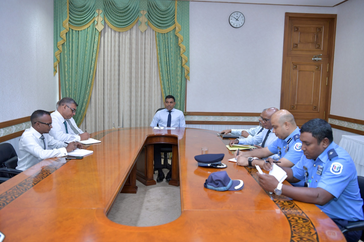 VP Naseem met senior government officials to discuss traffic issues on Monday
