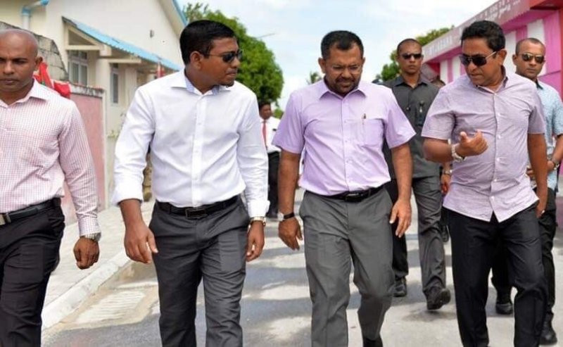 2018 ވަނަ އަހަރުގެ ރިޔާސީ ކެމްޕެއިންގައި ކުރީގެ ރައީސް ޔާމީނުގެ އަރިހުގައި ހައިކޯޓުގެ އިސް ފަނޑިޔާރު ޝުޖާޢު އުސްމާނު (ވ-2) އަދި ހައިކޯޓުގެ ފަނޑިޔާރު ހަސަން އަލީ (ވ)،