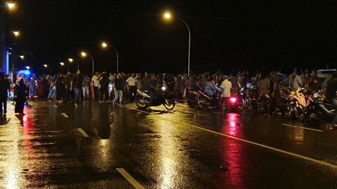 މުޒާހަރާ ކުރުން މަނާ ވަގުތެއްގައި އިނދިކޮޅު ކޯލިޝަންގެ މުޒާހަރާ ކުރިއަށް ގެންގޮސްފައިވާއިރު، ހުކުރު ދުވަހުގެރޭ އިނދިކޮޅު ކޯލިޝަނުން ބޭއްވި ޖޮއިންޓް ކައުންސިލް ބައްދަލުވުމެއްގައި ވަނީ ރައީސް ޔާމީނަށް ކ