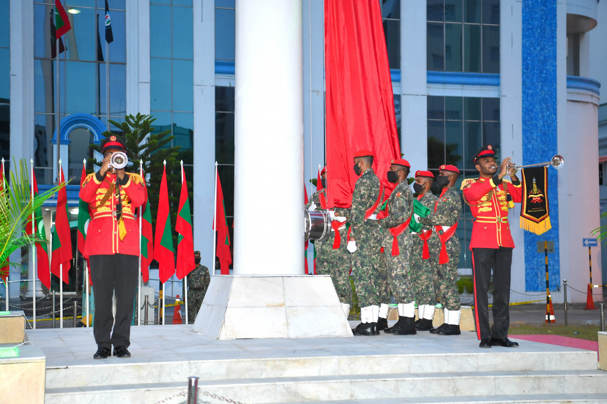 މިނިވަން ދުވަހުގެ ދިދަ ނެގުމުގެ ރަސްމިއްޔާތުގެ ތެރެއިން - ދިދަ ނެގުމުގެ ރަސްމިއްޔާތު ބާއްވާފައިވަނީ އާދިއްތަ ދުވަހުގެ ހެނދުނު 6:00 ގައި ޖުމްހޫރީ މައިދާނުގައި - ފޮޓޯ: ރައީސް އޮފީސް