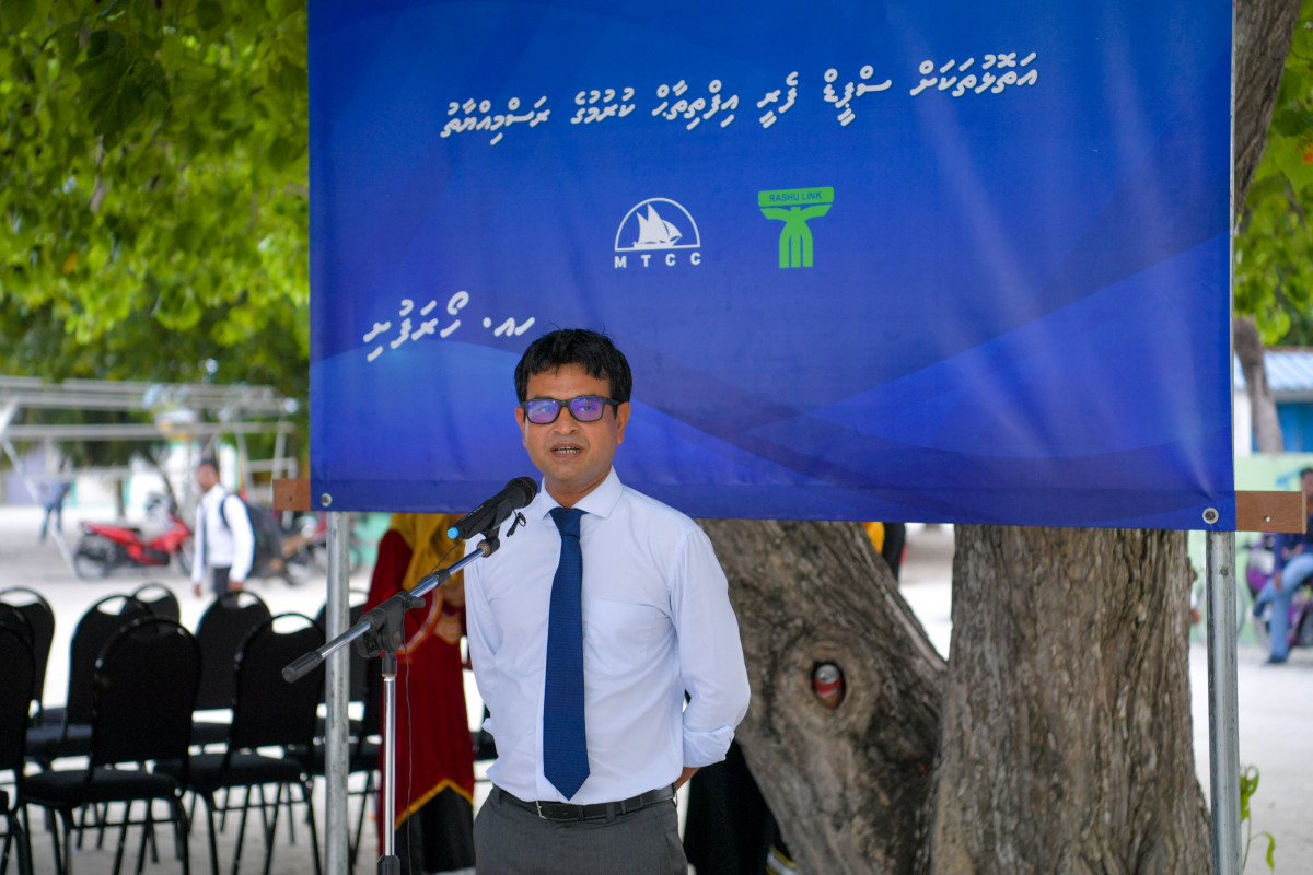 22 ޖޫން 2019 --ނައިބުރައިސް ތިލަދުންމައްޗަށް ކުރައްވާ ދަތުރުފުޅުގެ ތެރެއިން ހއ.ހޯރަފުއްޓަށް ވަޑައިގަތުން. މި ދަތުރުގައި އެމްޓީސީސީގެ ލޯންޗް ފެރީގެ ހިދުމަތް ވަނީ ފައްޓަވައިދެއްވާފައި.-- ފޮޓޯ: ރައީސް އޮފީސް