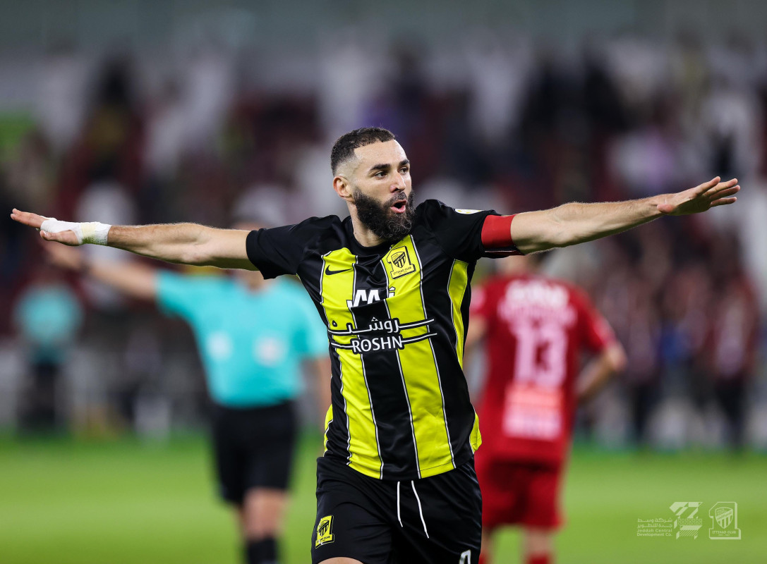 މެޗުގައި ލަނޑު ޖެހުމަށްފަހު ބެންޒެމާ އުފާ ފާޅުކުރަނީ