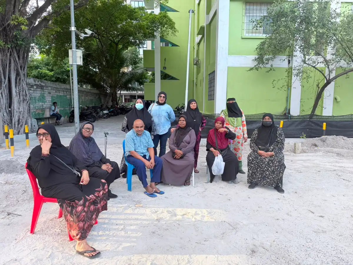 ފުރުގާން މިސްކިތް ކުރިމަތީގައި އޮތް ހުސް ބިމުގައި ފުޓްސަލް ދަނޑެއް އެޅުމަށް ނިންމާފައިވާތީ، އެ ސަރަހައްދުގައި ދިރިއުޅޭ އާންމު ރައްޔިތުންނާއި ޚާއްސަކޮށް އިސްރަށްވެހިން ދަނީ ކަންބޮޑުވުން ފާޅުކުރަމުން