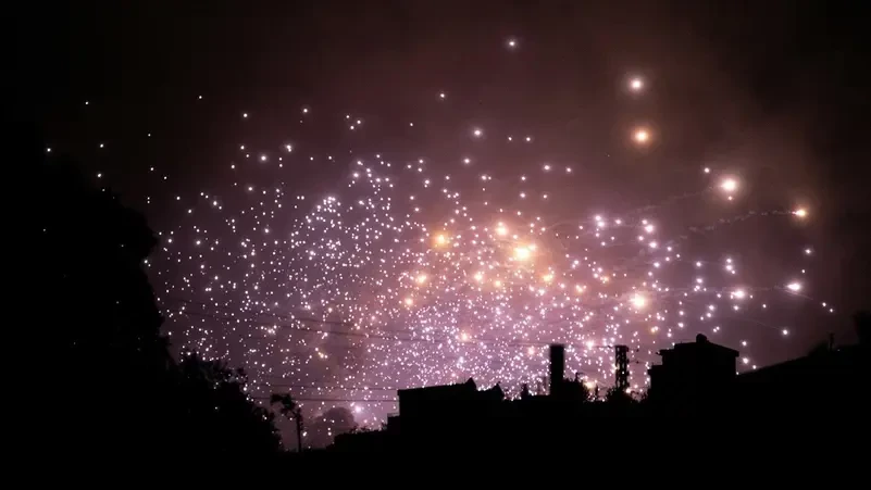 ދެކުނު ލުބުނާން އަށް އިޒްރޭލުގެ ހަނގުުރާމަމަތީ ބޯޓުފަހަރުން ދިން ހަމަލާތަކުގެ މަންޒަރެއް