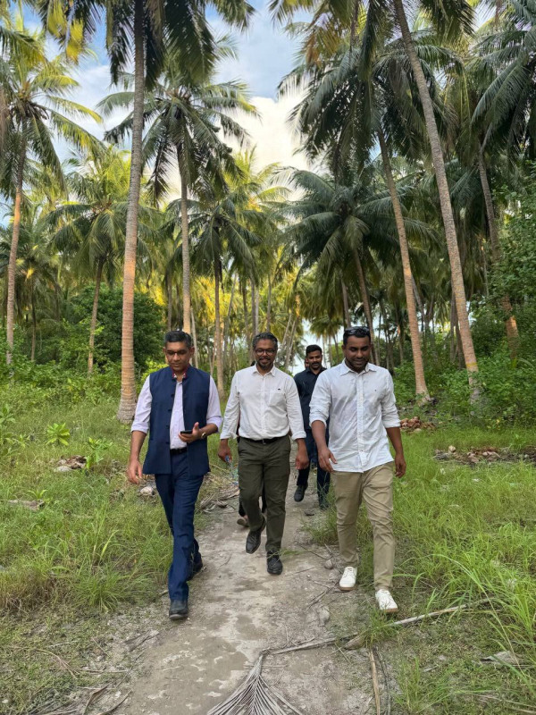 އިންޑިއާގެ ހައިކޮމިޝަނަރ މުނު މަހާވަރު އާއި ޓޫރިޒަމް މިނިސްޓަރ އިބްރާހިމް ފައިސަލް ބަރެސްދޫގައި