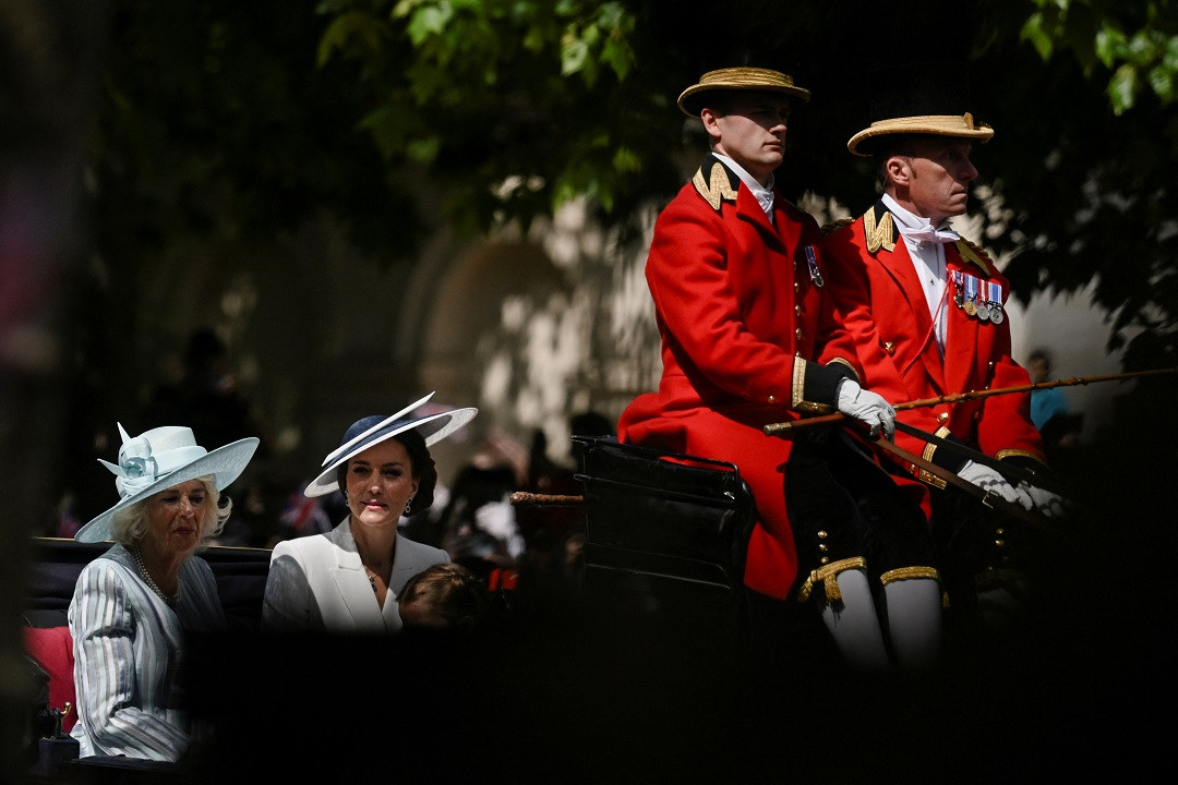 ކުއީން އެލިޒަބަތު ދޭއްގެ ވެރިކަމަށް 70 އަހަރު ފުރުމުގެ މުނާސަބަތުގައި ކުރިއަށް ގެންދިޔަ ހަރަކާތް ތަކުގެ ތެރެއިން - ފޮޓޯ: ރޮއިޓަރސް