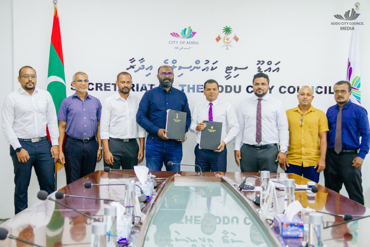 އައްޑޫގައި ކްރޫޒް ޓާމިނަލަކާއި ޔޮޓު މެރީނާއެއް ތަރައްގީކުރުމުގެ އެއްބަސްވުމުގައި ސޮއި ކުރުން