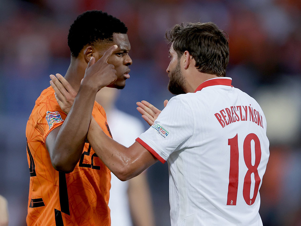 ނެދަލެންޑްސްއާއި ޕޮލެންޑް ވާދަކުރި މެޗުގެ ތެރެއިން: ފޮޓޯ-ނެދަލެންޑްސް އެފްއޭ