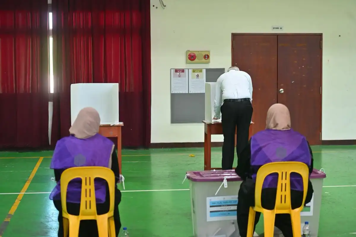 ރައީސް މުއިއްޒު ވޯޓު ލައްވަނީ