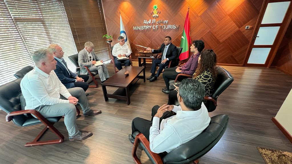 ބިއޯންޑް އެއަރލައިންގެ ބޭފުޅުންނާއެކު ބޭއްވެވި ބައްދަލުކުރެއްވުން