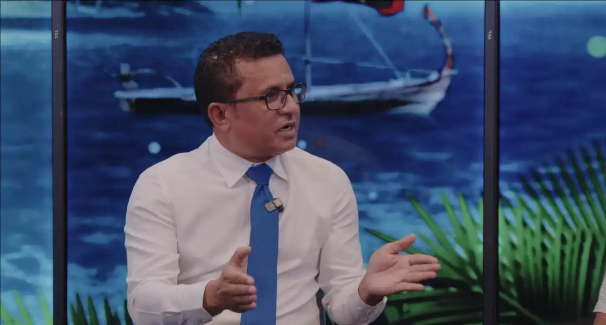 ގާނޫނުތައް ގެންނަނީ ދިރާސާ ކުރުމަށްފަހު ކަމަށް ރައީސް މުއިއްޒު ވިދާޅުވި ނަމަވެސް ފެނިގެންދަނީ އެކަށީގެންވާ ވަރަށް ދިރާސާ ނުކޮށް ގާނޫނުތައް ހަދާ މަންޒަރު: ޝަރީފް