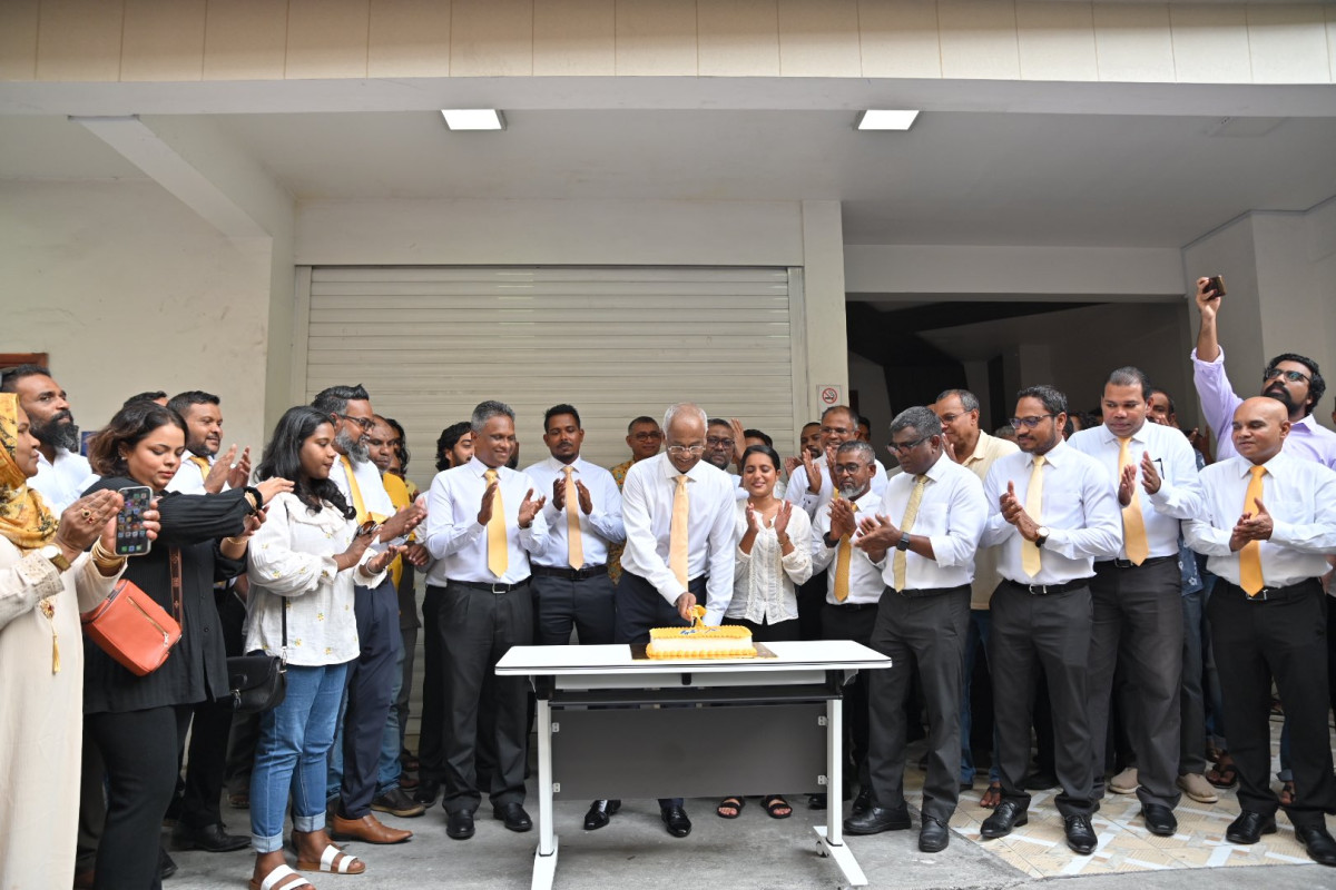 19 ވަނަ އަހަރީ ދުވަހުގެ މުނާސަބަތުގައި ޕާޓީ ސެކްރެޓޭރިއަޓްގައި ދިދަ ނެގުމުގެ ރަސްމިއްޔާތުގެ ތެރެއިން.