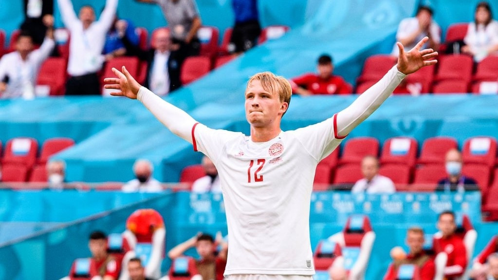 ވޭލްސް އާއި ޑެންމާކް ބައްދަލުކުރި މެޗުގެ ތެރެއިން، ޑެންމާކަށް މެޗުގައި ދެ ލަނޑު ކާމިޔާބުކޮށްދިން ކެސްޕާ ޑޯލްބާގް - ފޮޓޯ: ގެޓީ އިމޭޖަސް 