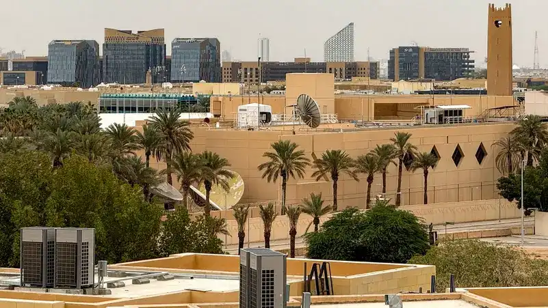 ސައުދީ އަރަބިއްޔާގެ ރިޔާޟުގައި ހުންނަ އެމެރިކާގެ އެމްބަސީގެ މައި މަރުކަޒަށް ޑްރޯން ހަމަލާތަކެއް ވަނީ ދީފައި.