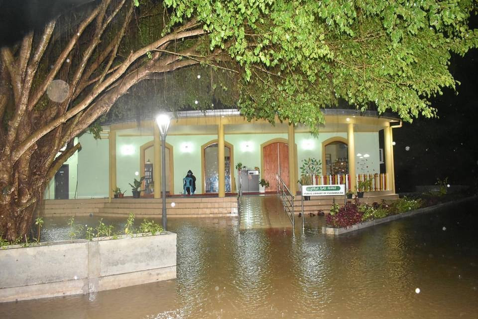 ފުވައްމުލަކަށް މި މަހު ކުރި ވިއްސާރައިގައި މަގެއްގައި ފެން ބޮޑުވެފައި