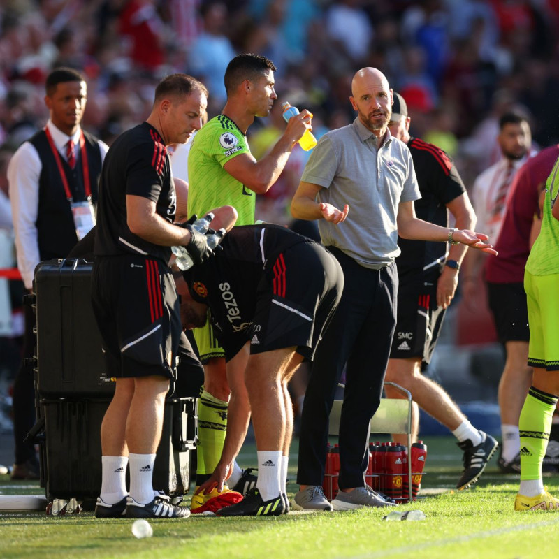 ޔުނައިޓެޑުން ކުޅުނު މެޗުގެ ތެރެއިން 