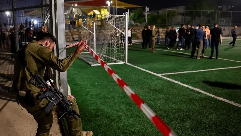 ގޯލާން ހައިޓްސްގެ ފުޓްބޯޅަ ދަނޑަކަށް އެރި މި ރޮކެޓް ހަމަލާގައި 12 ކުޑަކުދިންނާ ބޮޑު މީހަކު މަރުވެފައިވޭ