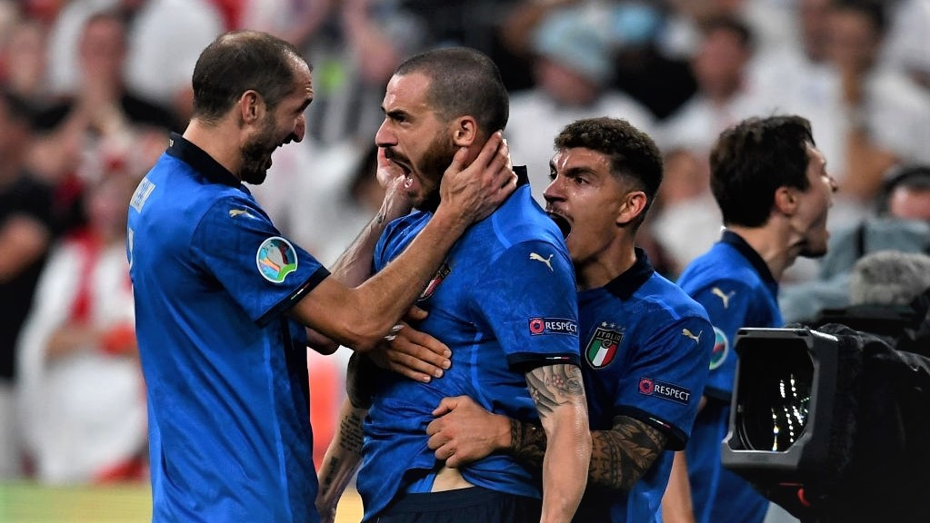 އިޓަލީ އާއި އިންގްލެންޑް ބައްދަލުކުރި މެޗުގެ ތެރެއިން، އިޓަލީ ކުޅުންތެރިން ލަނޑު ޖެހުމަށްފަހު އުފާފާޅުކުރަނީ - ފޮޓޯ: ގެޓީ އިމޭޖަސް 