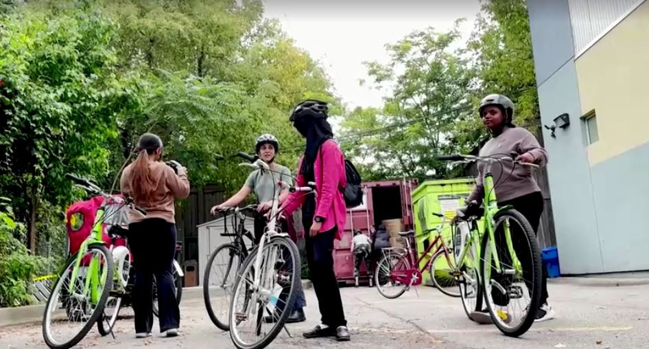 'ޙިޖާބު އެންޑް ހެލްމެޓްސް' ކޮމިއުނިޓީ