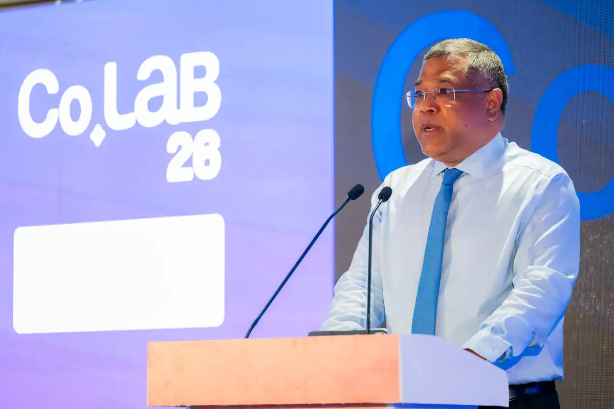 މޯލްޑިވްސް އޭއައި ލެބް އިފްތިތާހުކުރަން ބޭއްވި ރަސްމިއްޔާތުގައި ބޭންކް އޮފް މޯލްޑިވްސްގެ ސީއީއޯ އަދި މެނޭޖިންގ ޑިރެކްޓަރ މުޙައްމަދު ޝަރީފް ވާހަކަ ދައްކަވަނީ