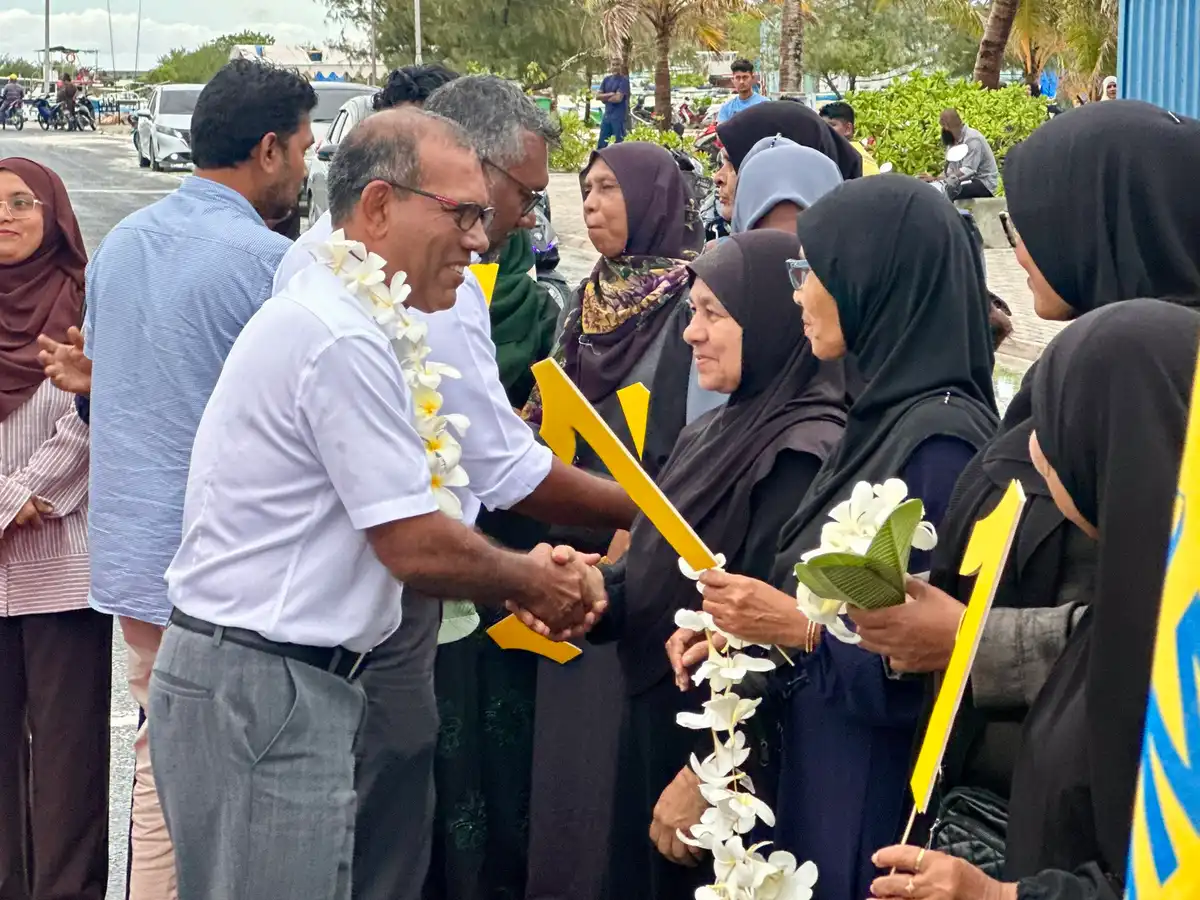 ކުރީގެ ރައީސް މުހައްމަދު ނަޝީދު ސަޕޯޓަރުންނާ އެކު