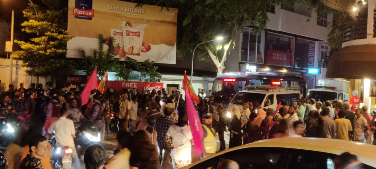 އިދިކޮޅުން ބޭއްވި މުޒާހަރާއެއްގެ ތެރެއިން