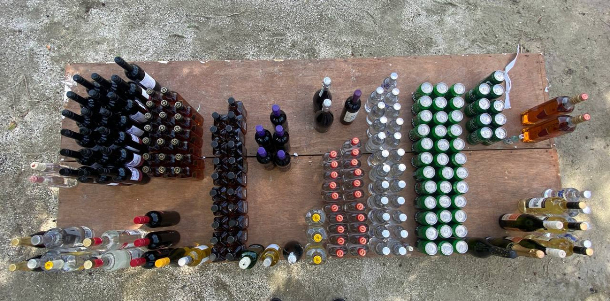 GA. Villingili police destroy copious amount of confiscated alcohol