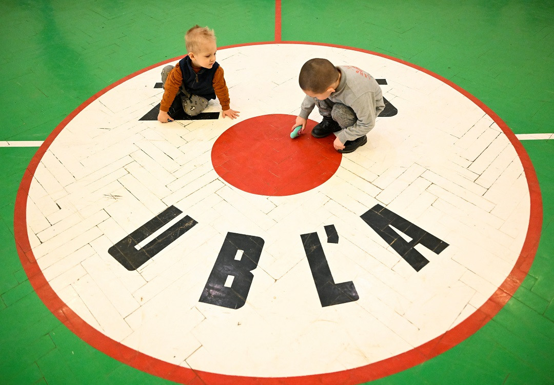 ރަޝިޔާ އާއި ޔޫކްރޭން ހަނގުރާމައިގައި އެތައް ކުޑަކުދިންނެއް ވަނީ މަގުމަތިވެފައި - ފޮޓޯ: ރޮއިޓަރސް