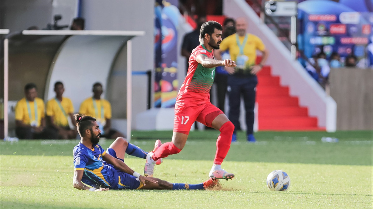 ރާއްޖެ އާއި ލަންކާ ބައްދަލުކުރި މެޗުގެ ތެރެއިން - ފޮޓޯ: އިމޭޖަސް.އެމްވީ