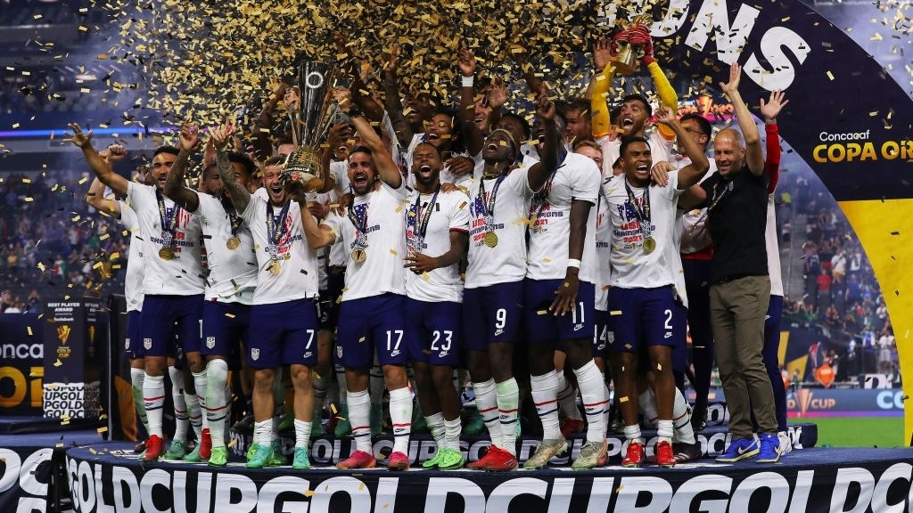 ގޯލްޑް ކަޕުގެ ޓްރޮފީއާއެކު އެމެރިކާގެ ކުޅުންތެރިން އުފާފާޅުކުރަނީ