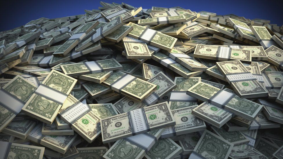 ފަސް މިލިއަނަށްވުރެ ގިނަ މީހުން މިލިއަނަރުންނަށް ވުން