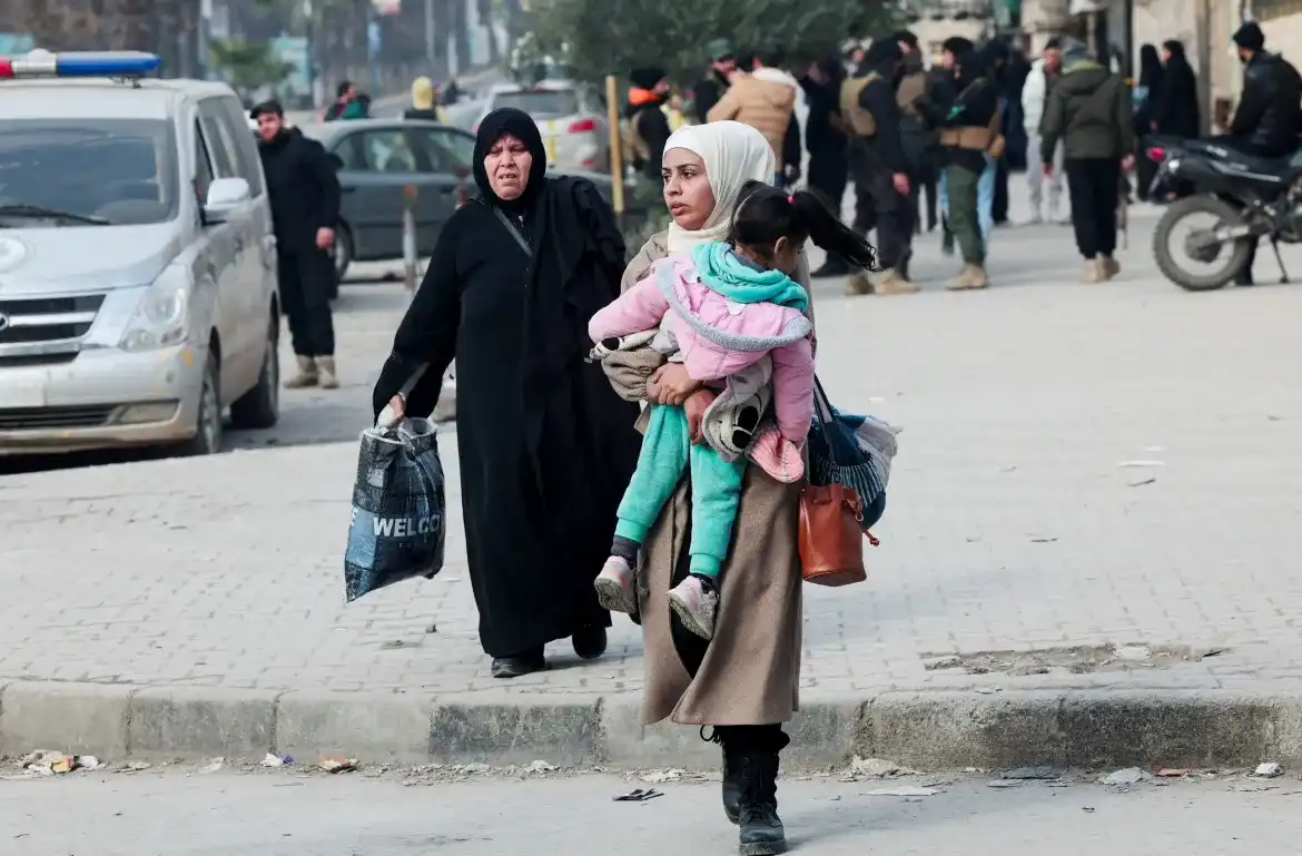 ސީރިއަން އާމީ އޮޕަރޭޝަންސް ކޮމާންޑުން ވަނީ އެ ސަރަހައްދު ތަކުގައި އެސްޑީއެފް ގެ އަސްކަރީ ޕޮޒިޝަން ތަކުގެ މެޕެއް އާންމުކޮށްފައި - ފޮޓޯ: ރޮއިޓަރސް