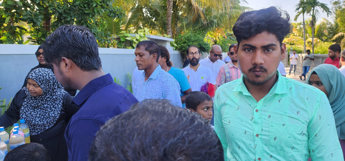 އަޟްހާ ޢީދު 1445 - ބ. ކަމަދޫ ރައްޔިތުން އަޟްހާ ޢީދުގެ އުފަލުގައި ބާއްވަމުންދާ ހަރަކާތްތަކުގެ ތެރެއިން ޢީދު ދުވަހުގެ ހެނދުނު ބޭއްވި ސައިގައި ރަށުގެ ގިނަ ރައްޔިތުންނާއި ރަށަށް ޒިޔާރަތްކުރި މީހުން ވެސް ވަނީ ބައިވެރިވެފައި - ފޮޓޯ: ކަމަދޫ އީދު 1445 / ފޭސްބުކް