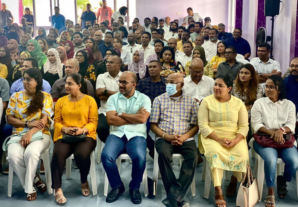 ވެރިކަން ކުރާ މޯލްޑިވިއަން ޑިމޮކްރެޓިކް ޕާޓީ (އެމްޑީޕީން) ހޮނިހިރު ދުވަހު ބޭއްވި ކެމްޕޭން މޯޓިވޭޝަނަލް ސެޝަންގައި ގިނަ ވަޒީރުން ބައިވެރިވެވަޑައިގެންނެވި - ފޮޓޯ: ރާއްޖެއެމްވީ