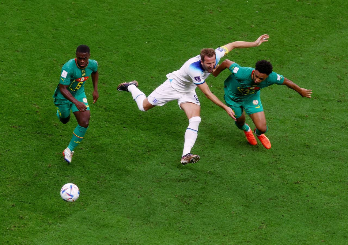 އިންގްލެންޑް އަދި ސެނެގާލް ކުޅުނު މެޗުގެ ތެރެއިން - ފޮޓޯ: ރޮއިޓާސް