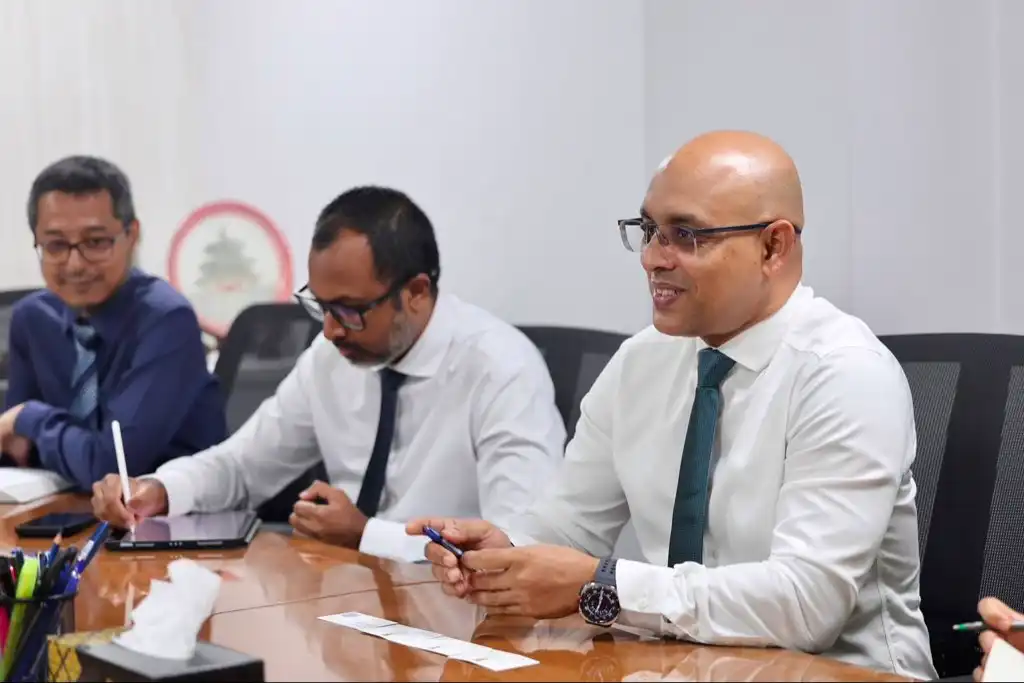 މިނިސްޓަރ އޮފް ފައިނޭންސް ޙަސަން ޒަރީރު (ކ)