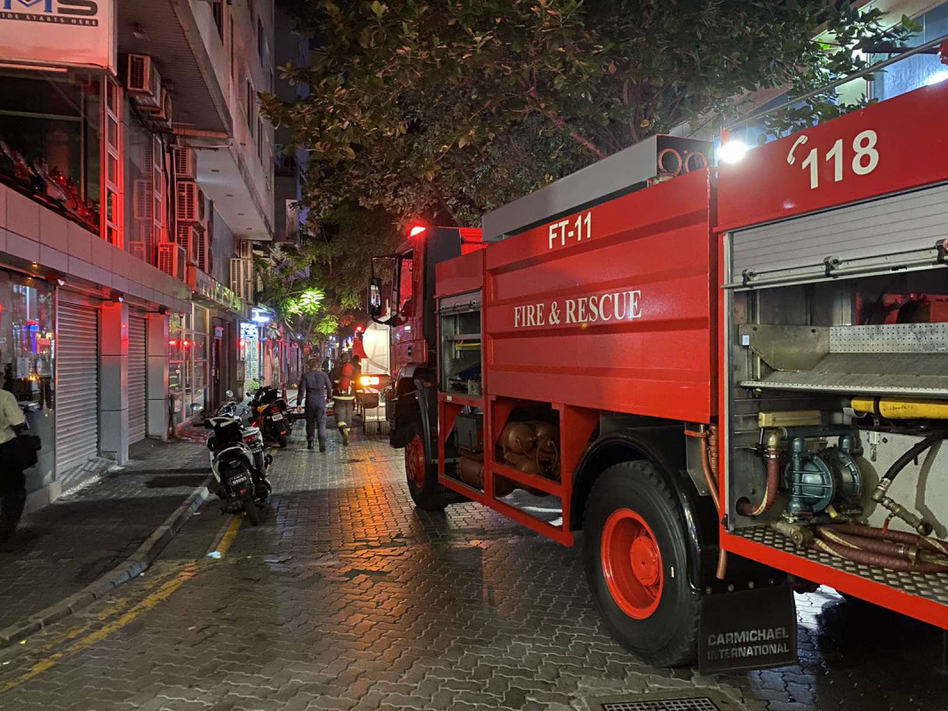 އިވްނިންގ ކެފޭގައި ރޯވުން