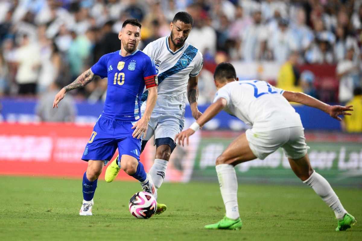 ގުއާޓްމަލާއާ ދެކޮޅަށް އާޖެންޓީނާ އިން ކުޅުނު މެޗުގައި މެސީ 