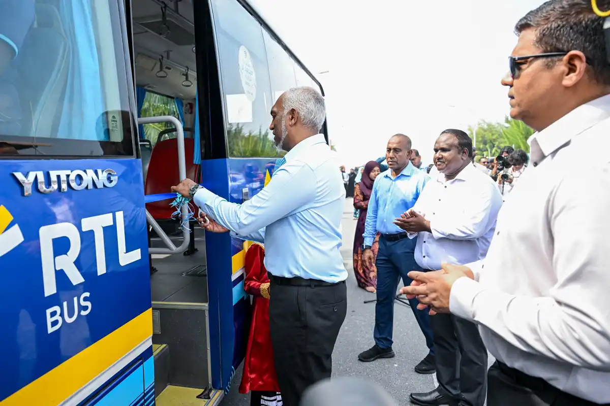 ރެބަން ކަނޑާފައި އެ ހުޅުވާލީ ބަހެއް!