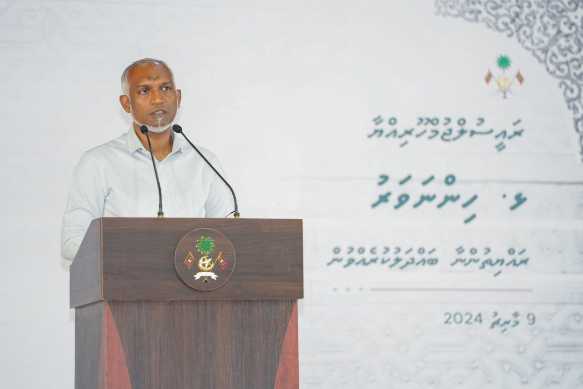 President Muizzu speaking to residents of Hinnavaru island