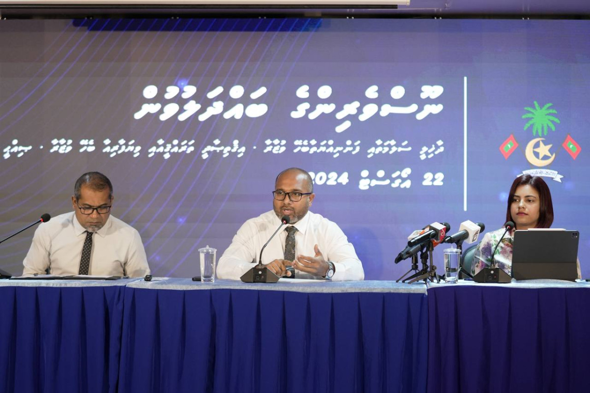 ދާޚިލީ ސަލާމަތާއި ފަންނިއްޔާތާ ބޭހޭ ވުޒާރާ އާއި ހެލްތު މިނިސްޓްރީ އަދި އިގްތިޞާދީ ތަރައްގީއާއި ބެހޭ ވުޒާރާ ގުޅިގެން ބޭއްވި ނޫސްވެރިންގެ ބައްދަލުވުން