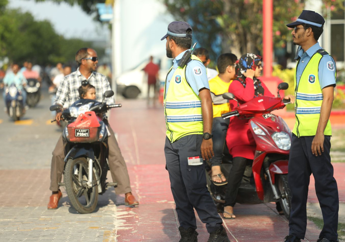 ފުލުހުން މަގުމަތީގައި ހަރަކާތްތެރިވަނީ